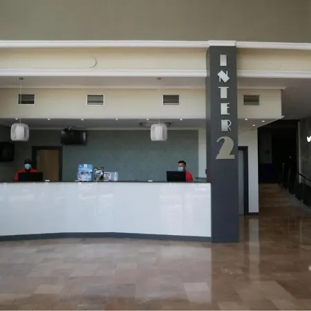 Con Piscina En Apartament