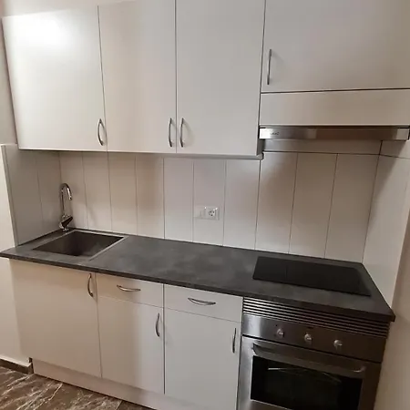 Con Piscina En Apartament