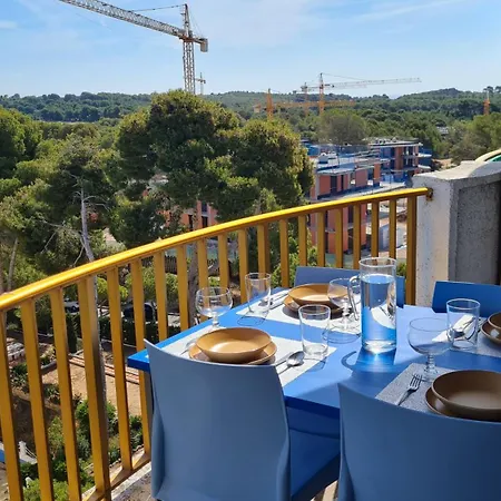 Apartment Con Piscina En *